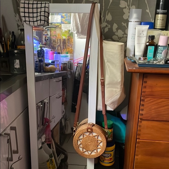 Sole Society Brown Woven Crossbody Bag Gold Hardware Snap Close Adjustable Strap - Picture 11 of 13